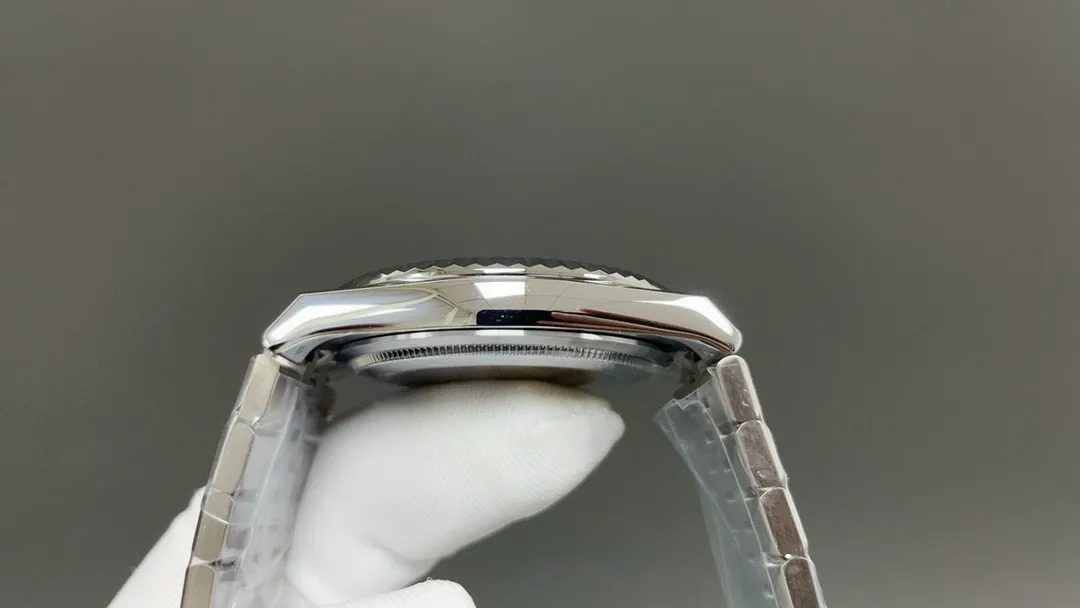 Land-Dweller 127334 Nachbau — Armband-Detail