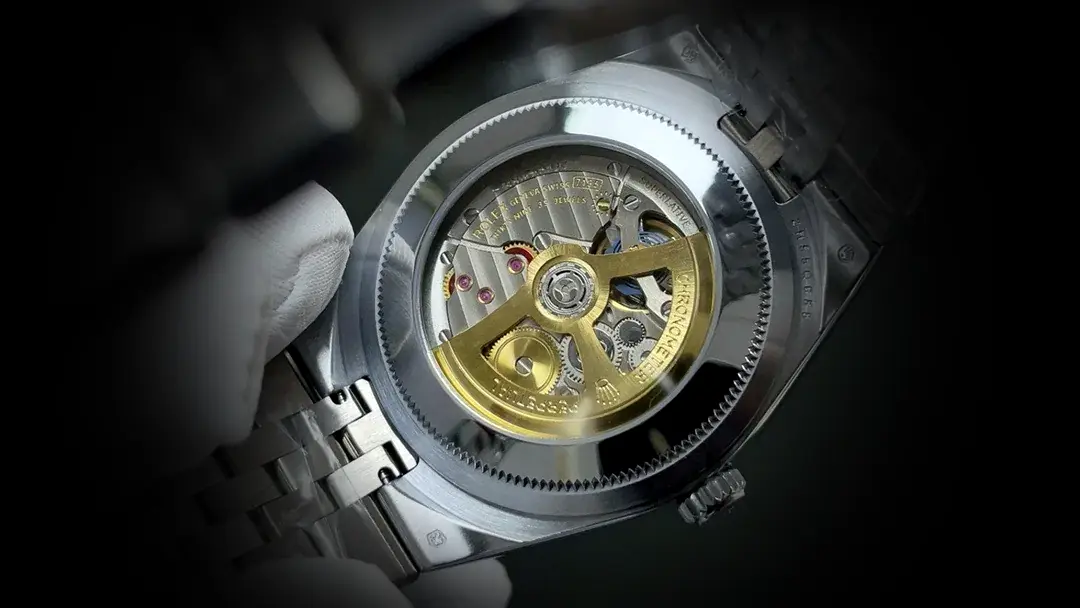 Rolex Land-Dweller 127334 Schweizer Replica Zifferblatt in intensivweiß — Lünette-Makro