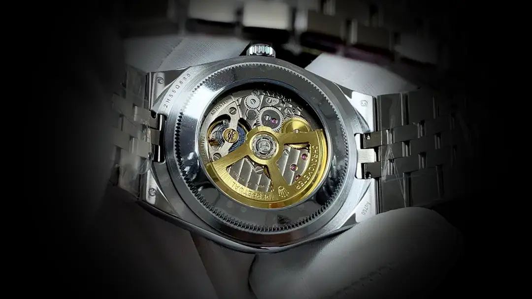 Land-Dweller 127334 Super Clone 40mm — Krone und Gehäuse Detail