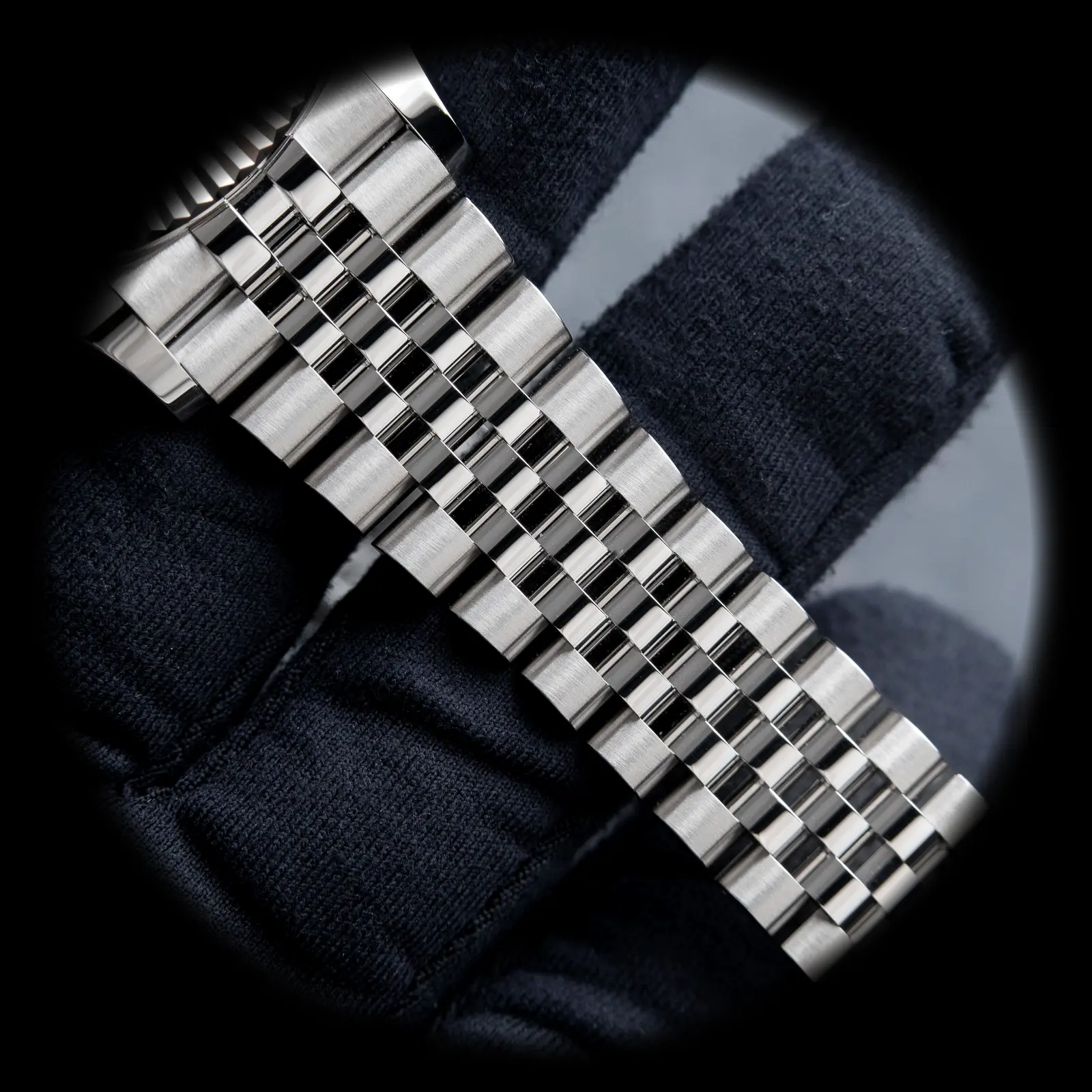 Rolex Sky-Dweller 336934 1:1 Super Clone Zifferblatt in leuchtendes schwarz — Gehäusebodendetail