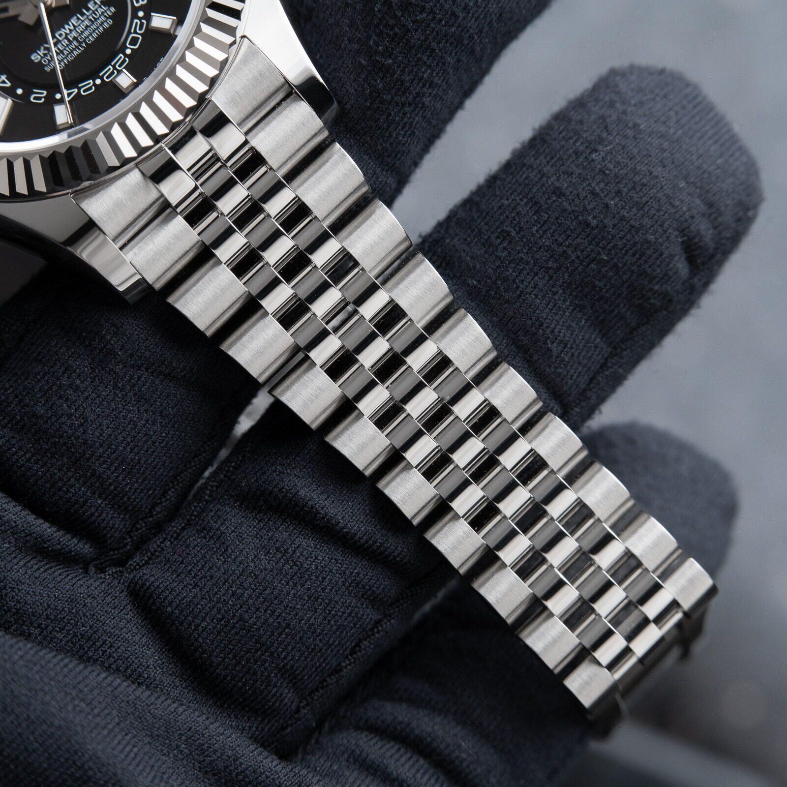 Rolex Sky-Dweller 336934 Nachbau Zifferblatt in leuchtendes schwarz — Gehäusebodendetail
