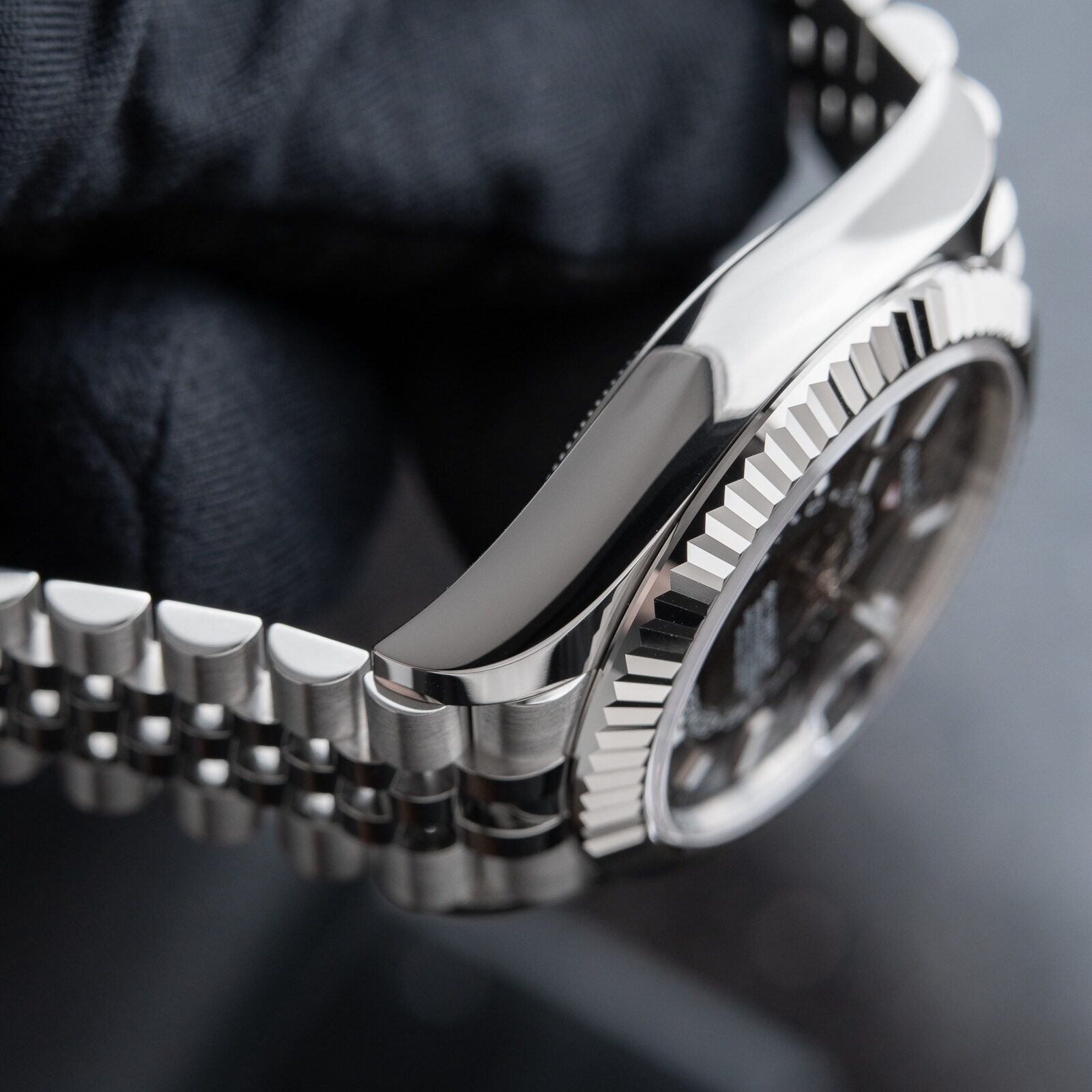 Rolex Sky-Dweller 336934 Super Clone Replica Zifferblatt in leuchtendes schwarz — Schrägansicht