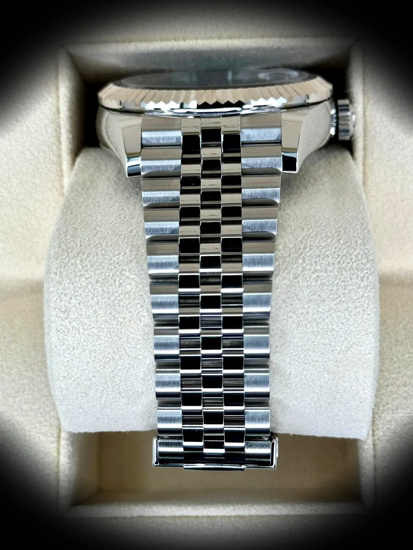 Sky-Dweller 336934 Schweizer Klon Zifferblatt in leuchtendes blau — Gehäusebodendetail