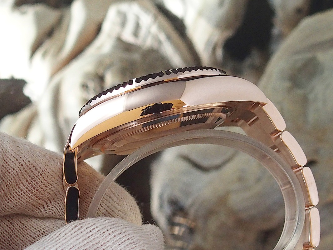 Rolex Sky-Dweller 336935 1:1 Replica 42mm — Handgelenksaufnahme