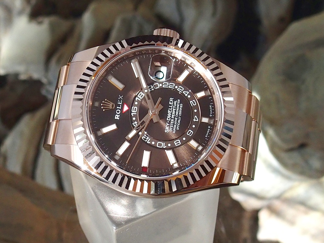 Rolex Sky-Dweller 336935 Super Clone Replica Zifferblatt in schokolade — Lünette-Makro