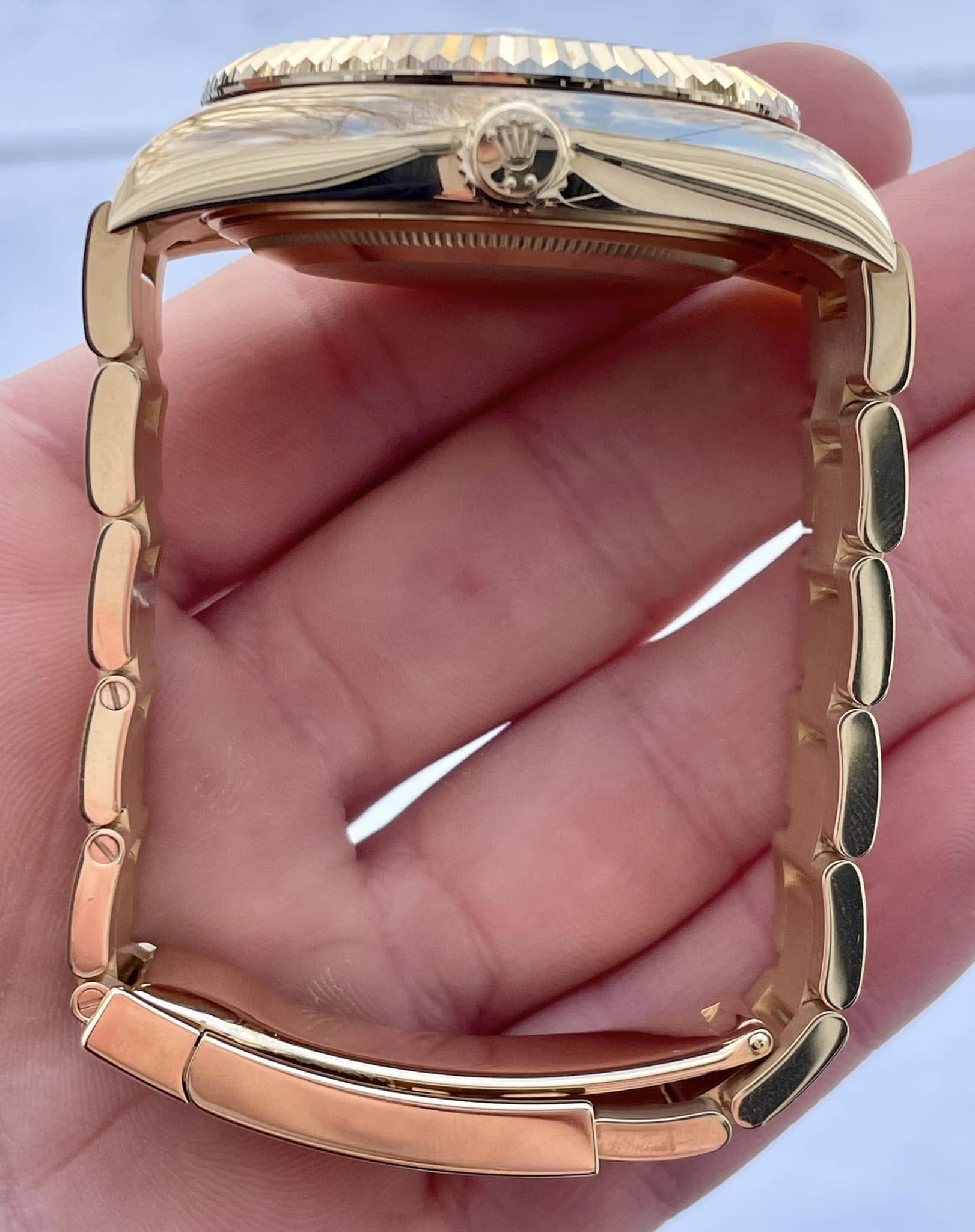 Rolex Sky-Dweller 336938 Replica Zifferblatt in intensivweiß — Gehäusebodendetail