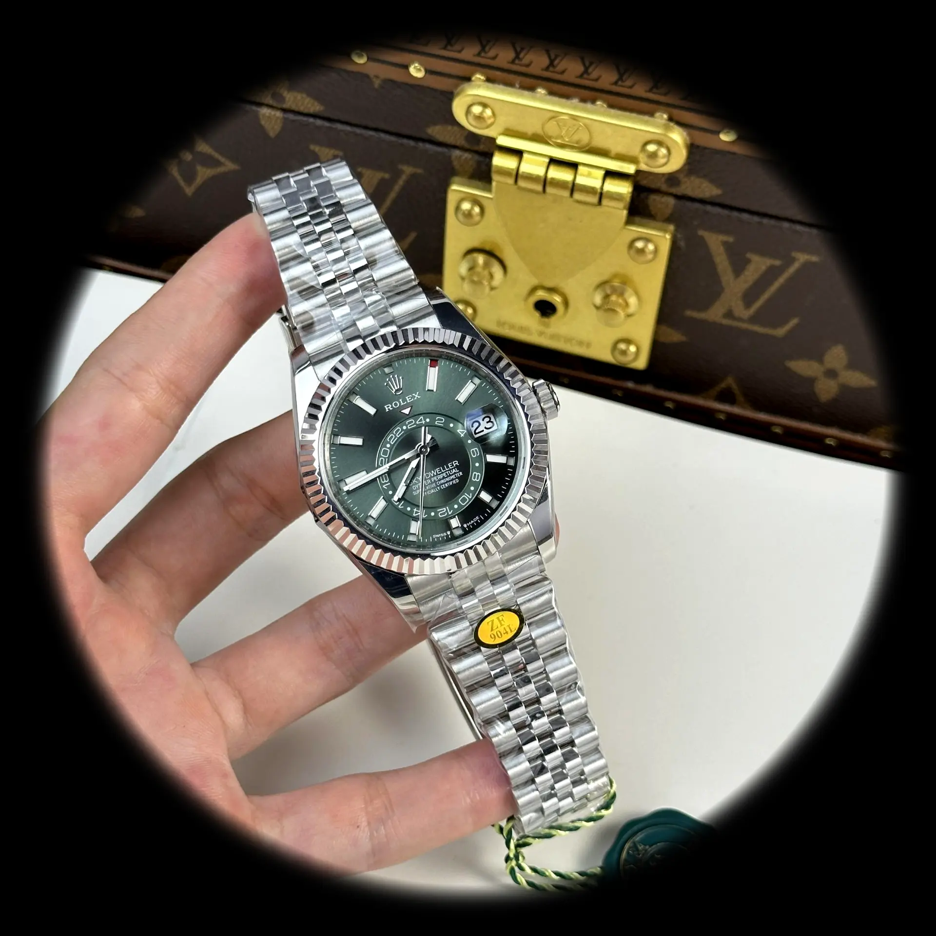 Sky-Dweller 336934 Super Clone 42mm — Handgelenksaufnahme