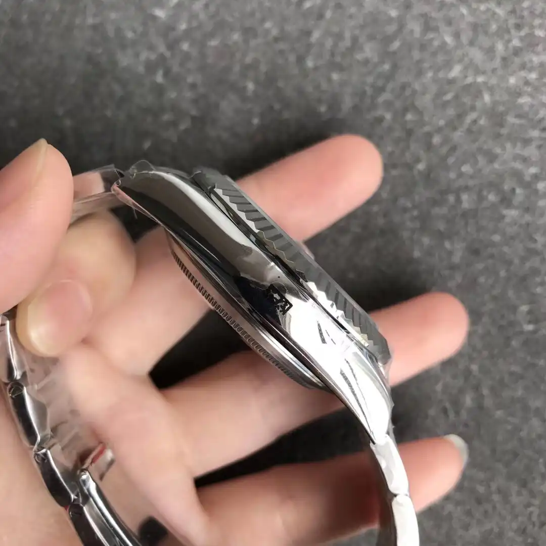 Sky-Dweller 326238 Klon 42mm — Handgelenksaufnahme