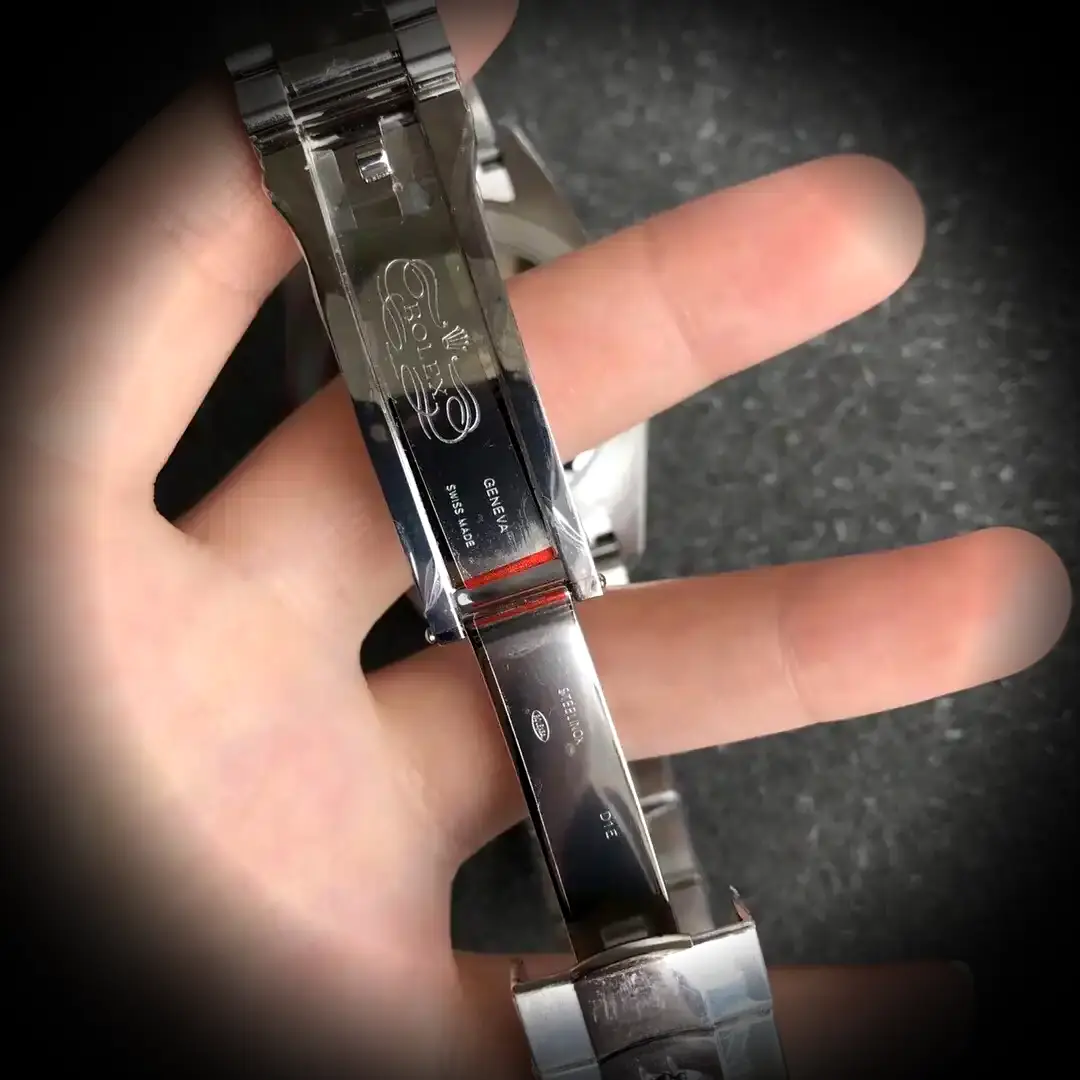 Rolex Sky-Dweller 326238 Schweizer Replica 42mm — Krone und Gehäuse Detail