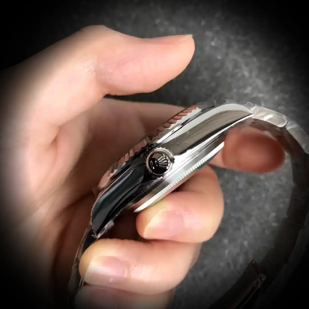 Rolex Sky-Dweller 326238 1:1 Super Clone 42mm — Handgelenksaufnahme