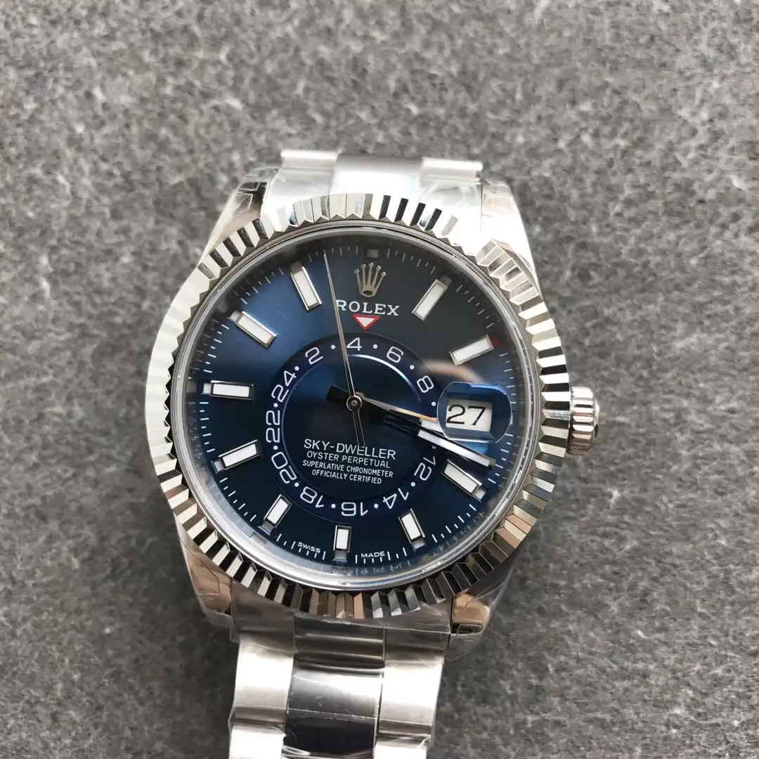 Rolex Sky-Dweller 326238 Replica Zifferblatt in leuchtendes blau — Lünette-Makro
