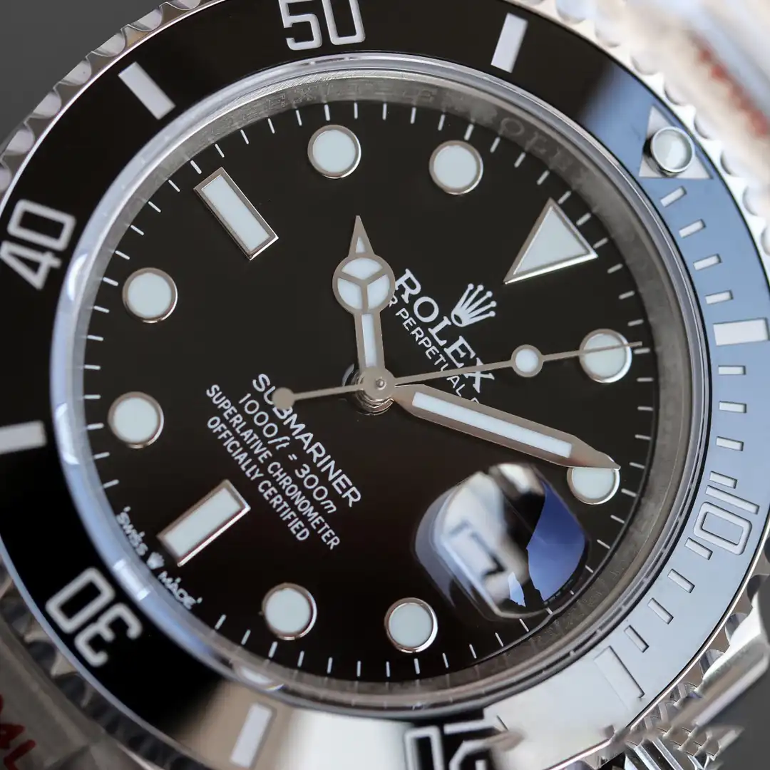 Rolex Submariner 126610LN Nachbau Zifferblatt in schwarz — Lünette-Makro