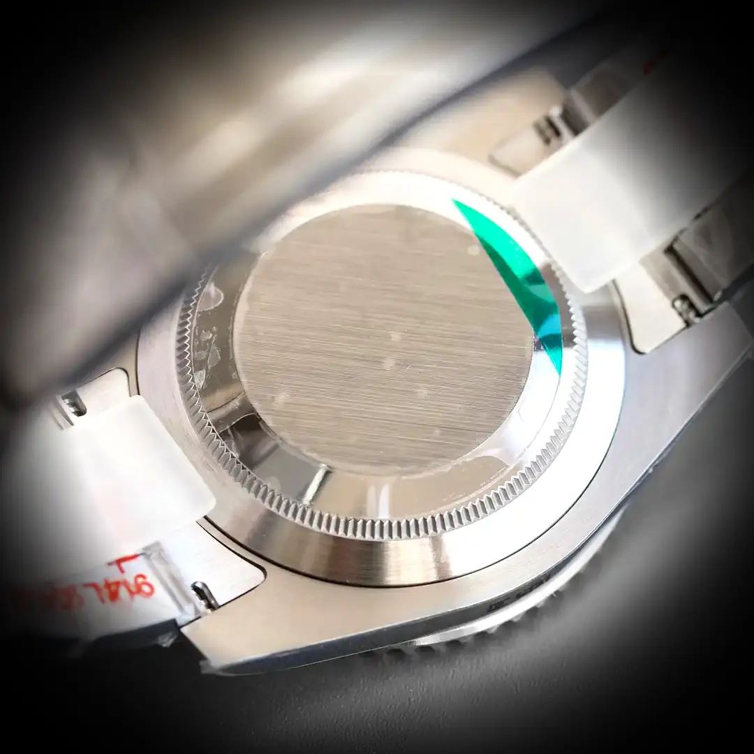 Rolex Submariner 126610LN Super Clone — Leuchtmasse-Aufnahme
