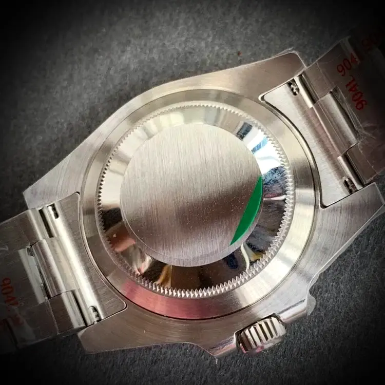 Submariner 116610LN 1:1 Super Clone — Leuchtmasse-Aufnahme