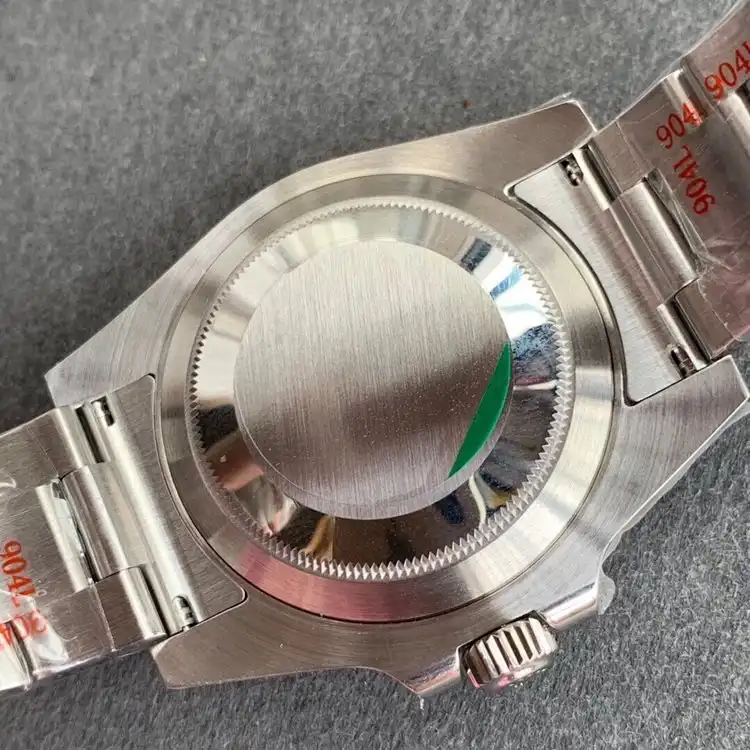 Submariner 116610LN Nachbau — Leuchtmasse-Aufnahme