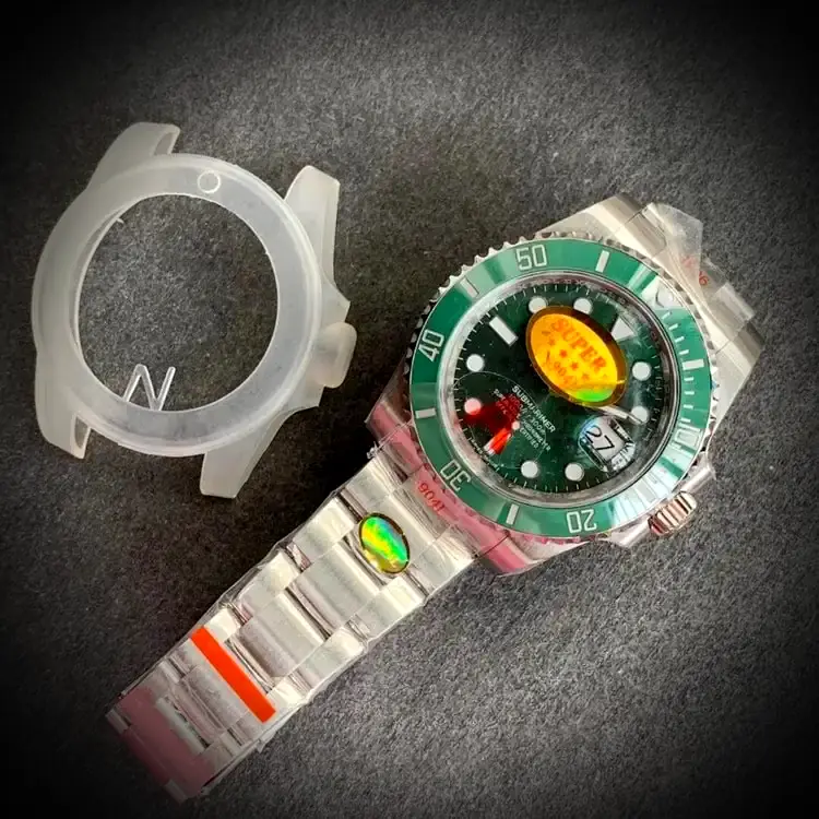 Rolex Submariner 116610LN Schweizer Replica Zifferblatt in grün — Schrägansicht