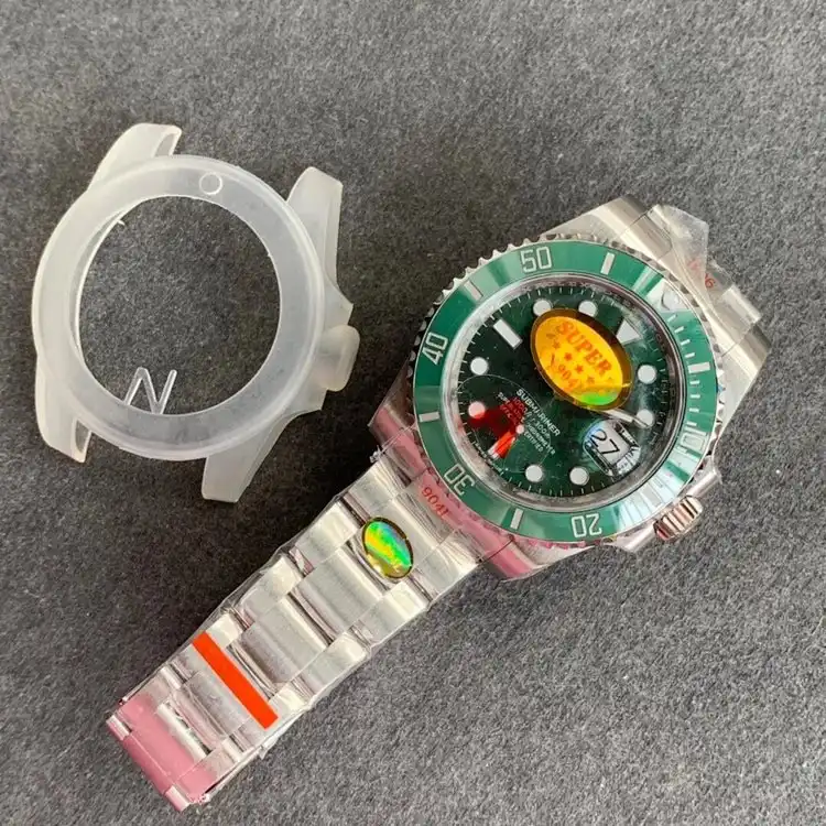 Rolex Submariner 116610LN Super Clone Replica Zifferblatt in grün — Schrägansicht