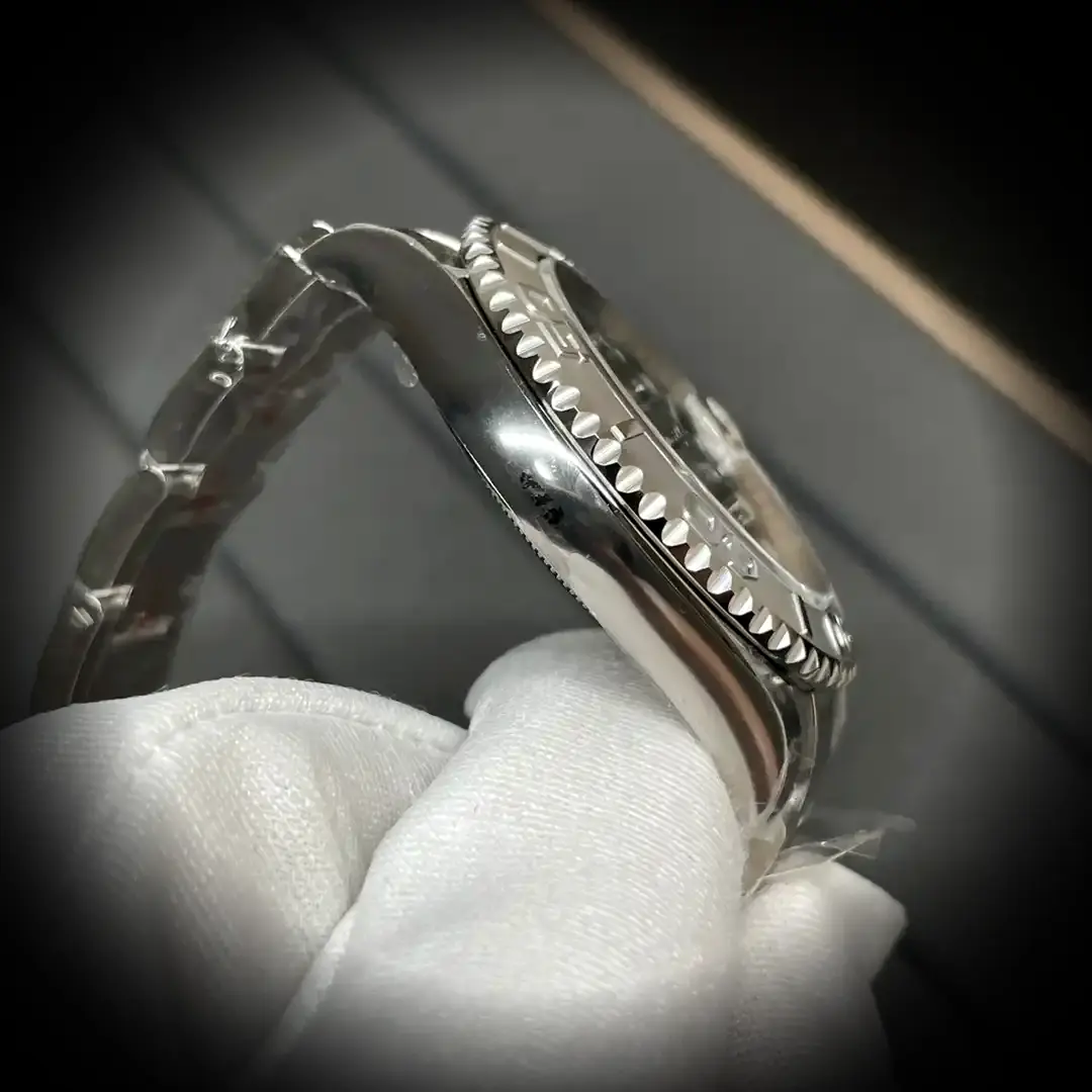 Yacht-Master 126622 1:1 Super Clone 40mm — Krone und Gehäuse Detail