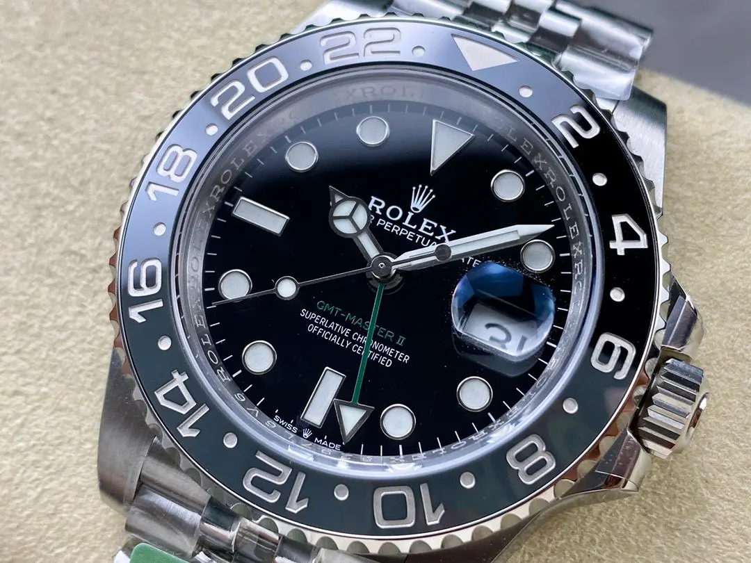 gmt-master 126710GRNR Super Clone - Seitenansicht