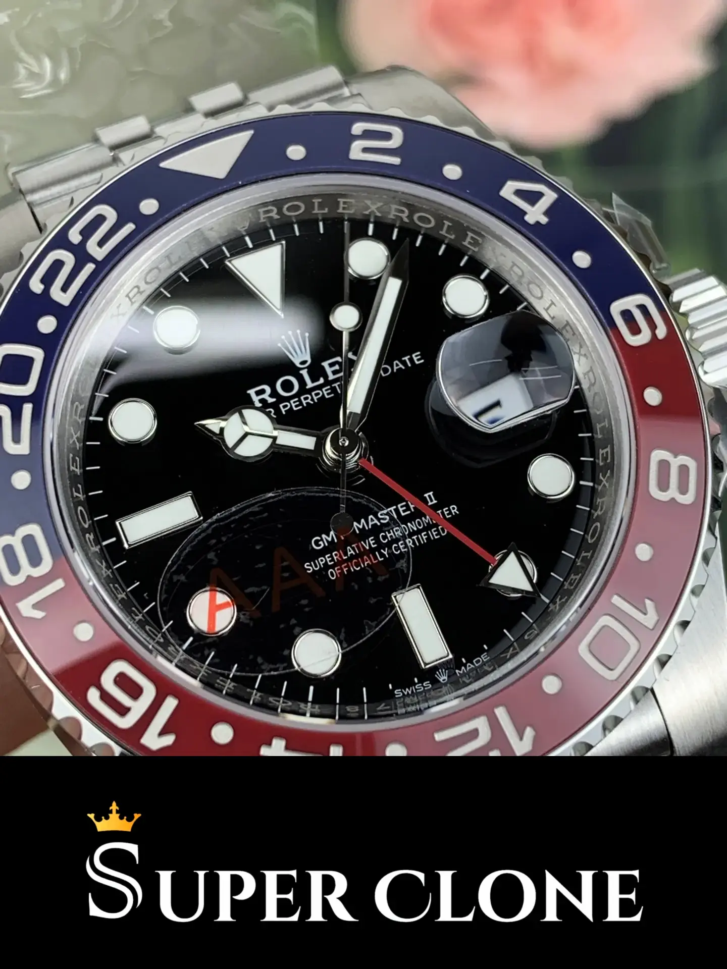 GMT-Master II 126710BLRO Pepsi, Makroaufnahme von Lünette und Indizes