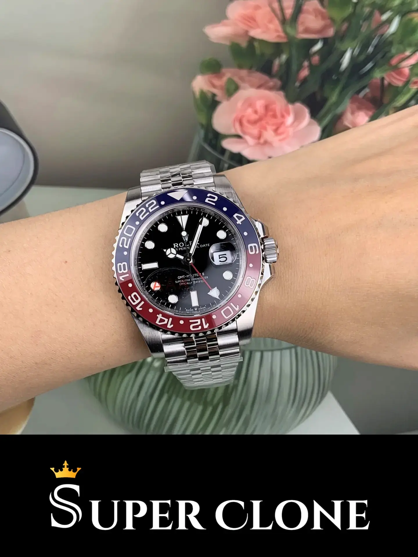 GMT-Master II 126710BLRO Pepsi Super Clone, Handgelenksaufnahme