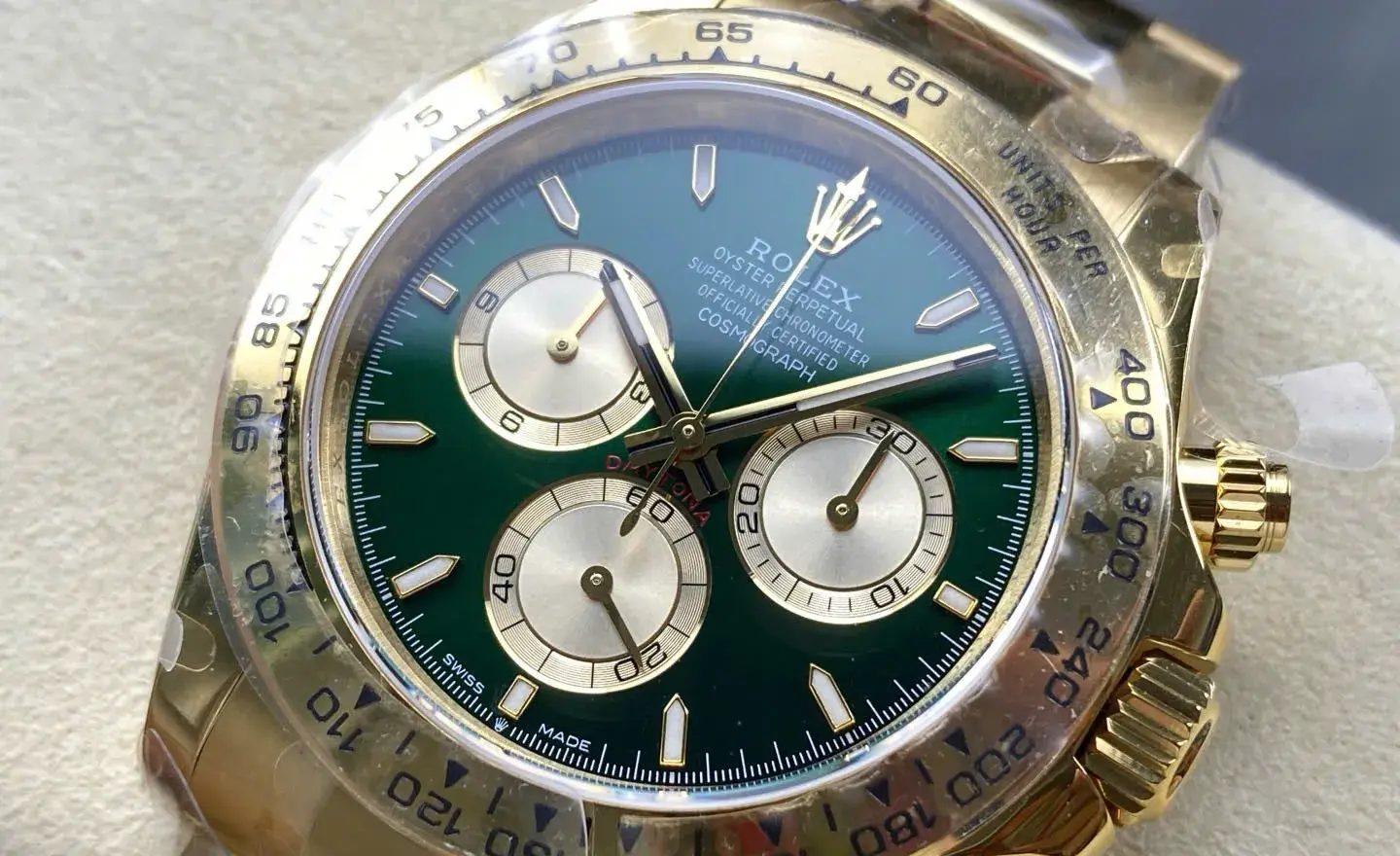 Rolex Daytona 126508 schräger Zifferblatt-Blick auf Cerachrom-Tachymeter-Lünette