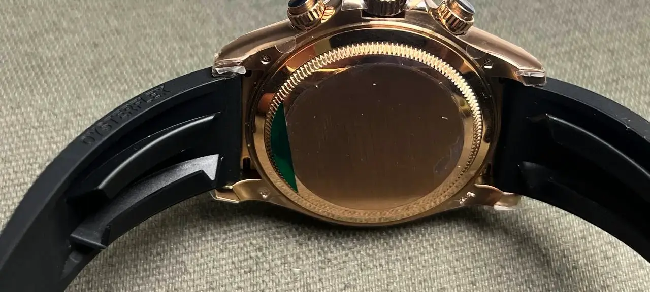 Rolex Daytona Klon 126515LN, Gehäuseboden in Roségold mit Oysterflex-Übergang
