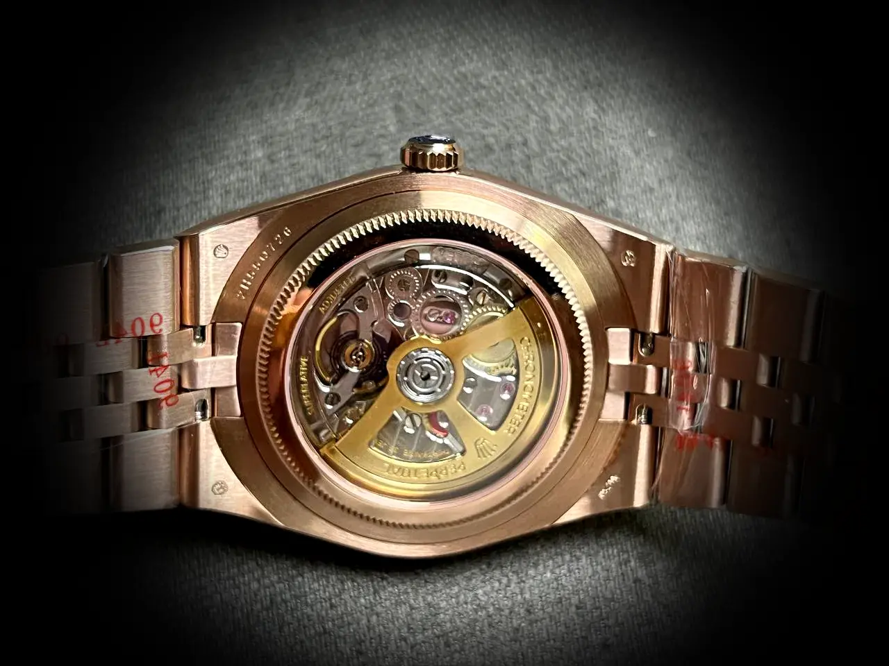 Rolex Land-Dweller 127335 Schweizer Klon Zifferblatt in intensivweiß — Gehäusebodendetail