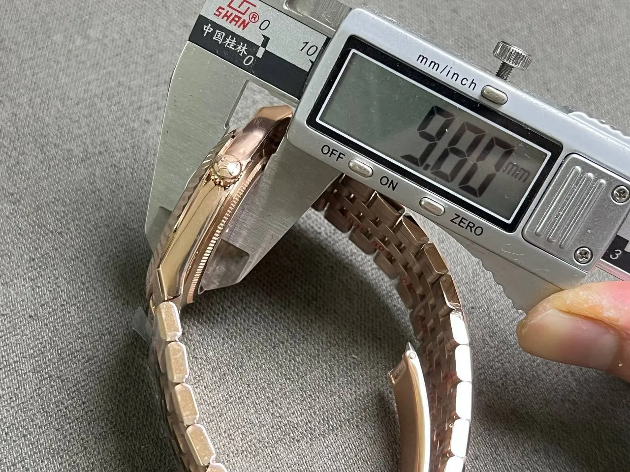 Land-Dweller 127335 Nachbau 40mm — Handgelenksaufnahme