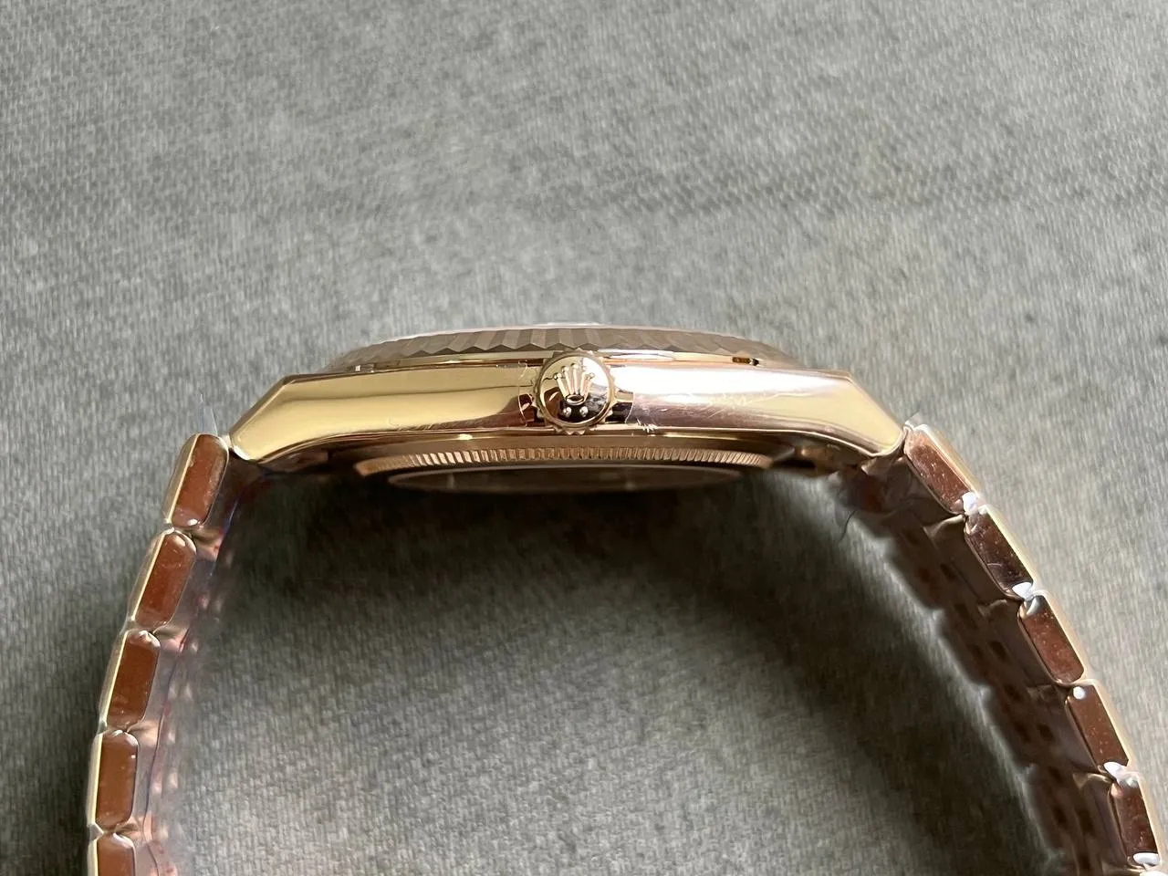 Land-Dweller 127335 Replica Zifferblatt in intensivweiß — Lünette-Makro