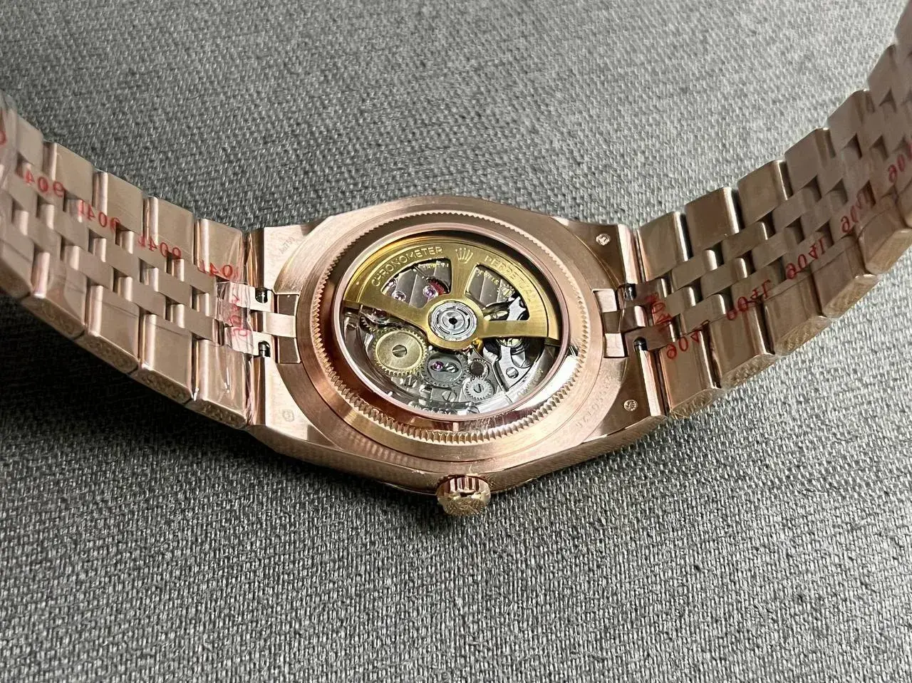 Rolex Land-Dweller 127335 Nachbau Zifferblatt in intensivweiß — Schrägansicht
