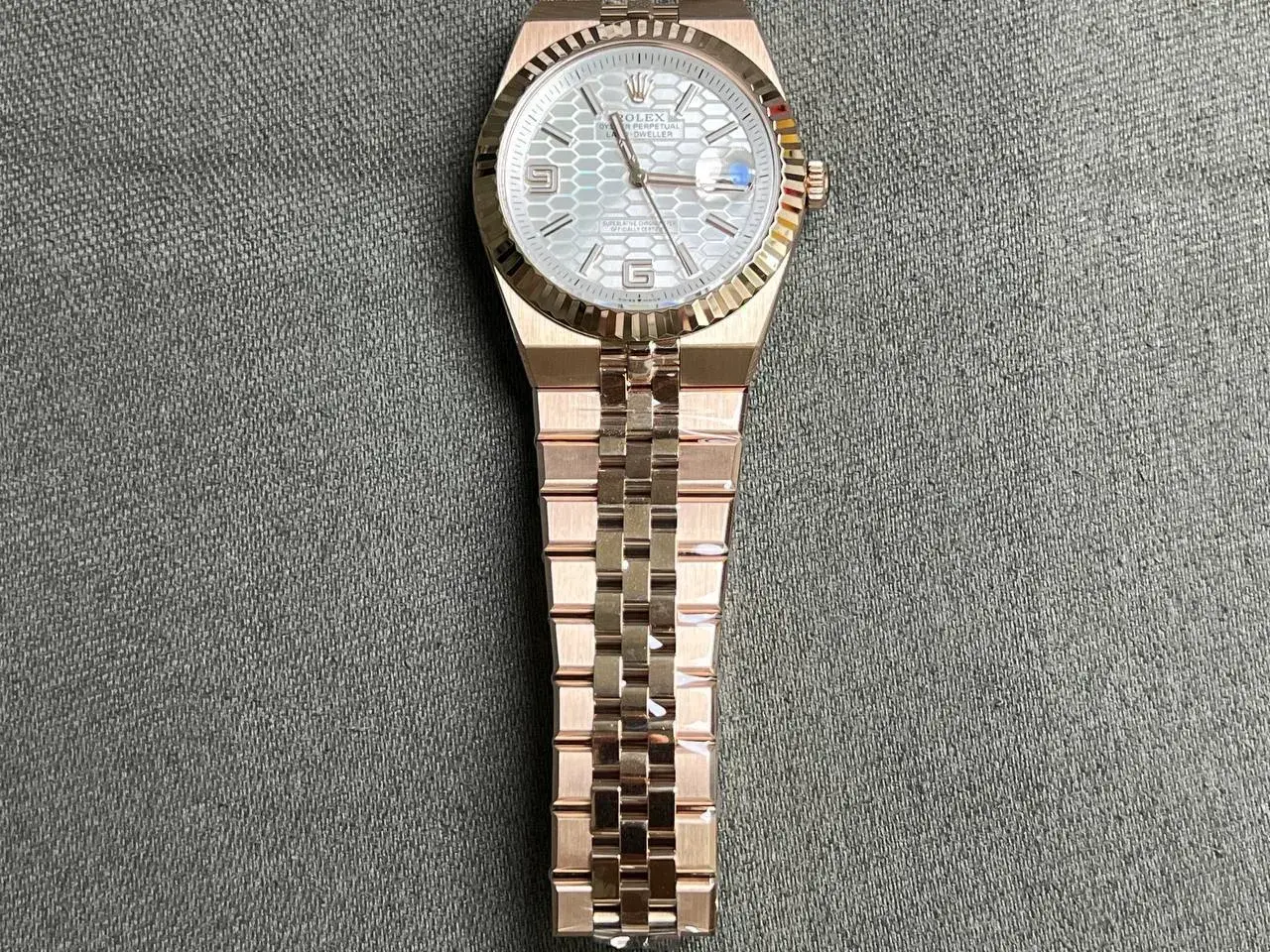 Rolex Land-Dweller 127335 Replica — Zifferblatt-Nahaufnahme