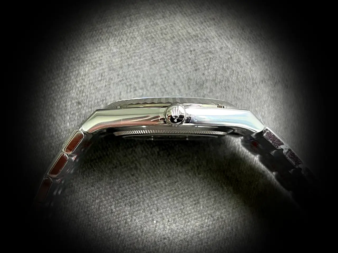 Rolex Land-Dweller 127336 Schweizer Replica 40mm — Handgelenksaufnahme