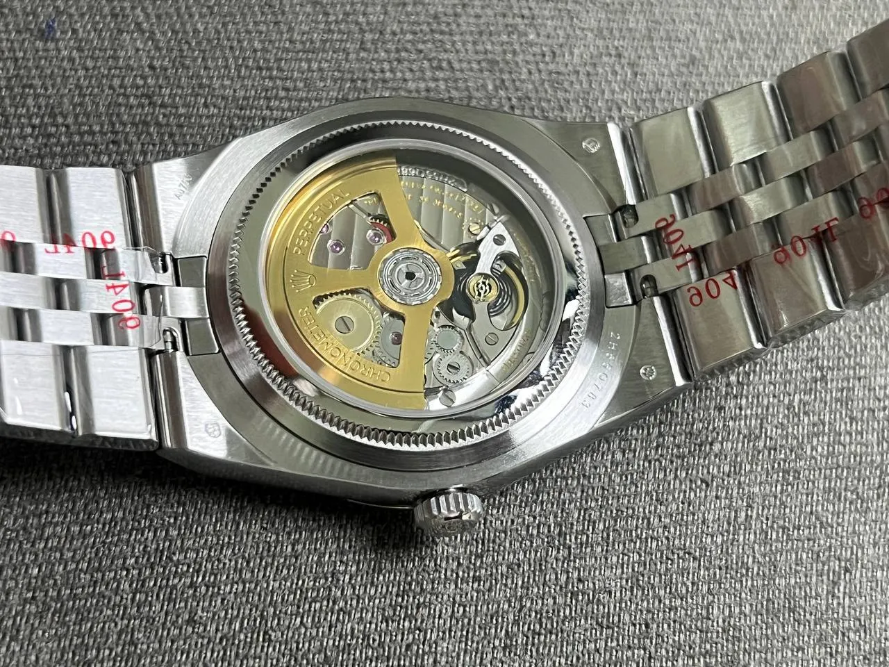 Land-Dweller 127336 1:1 Replica 40mm — Krone und Gehäuse Detail