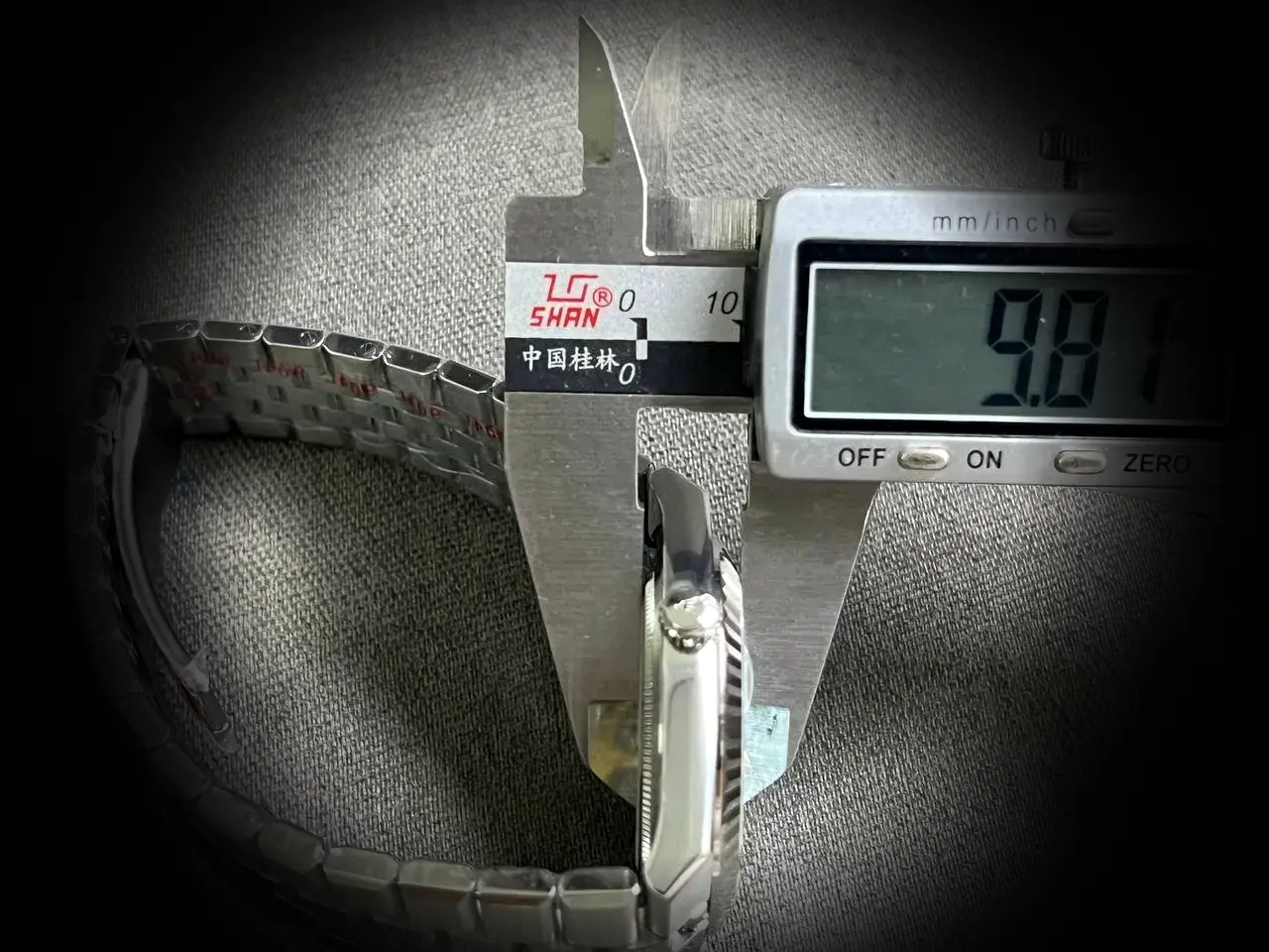 Land-Dweller 127336 Schweizer Replica Zifferblatt in eisblau — Schrägansicht