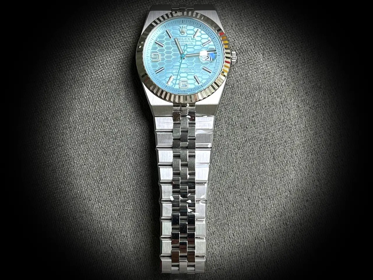 Land-Dweller 127336 Superclone 40mm — Zifferblatt-Nahaufnahme