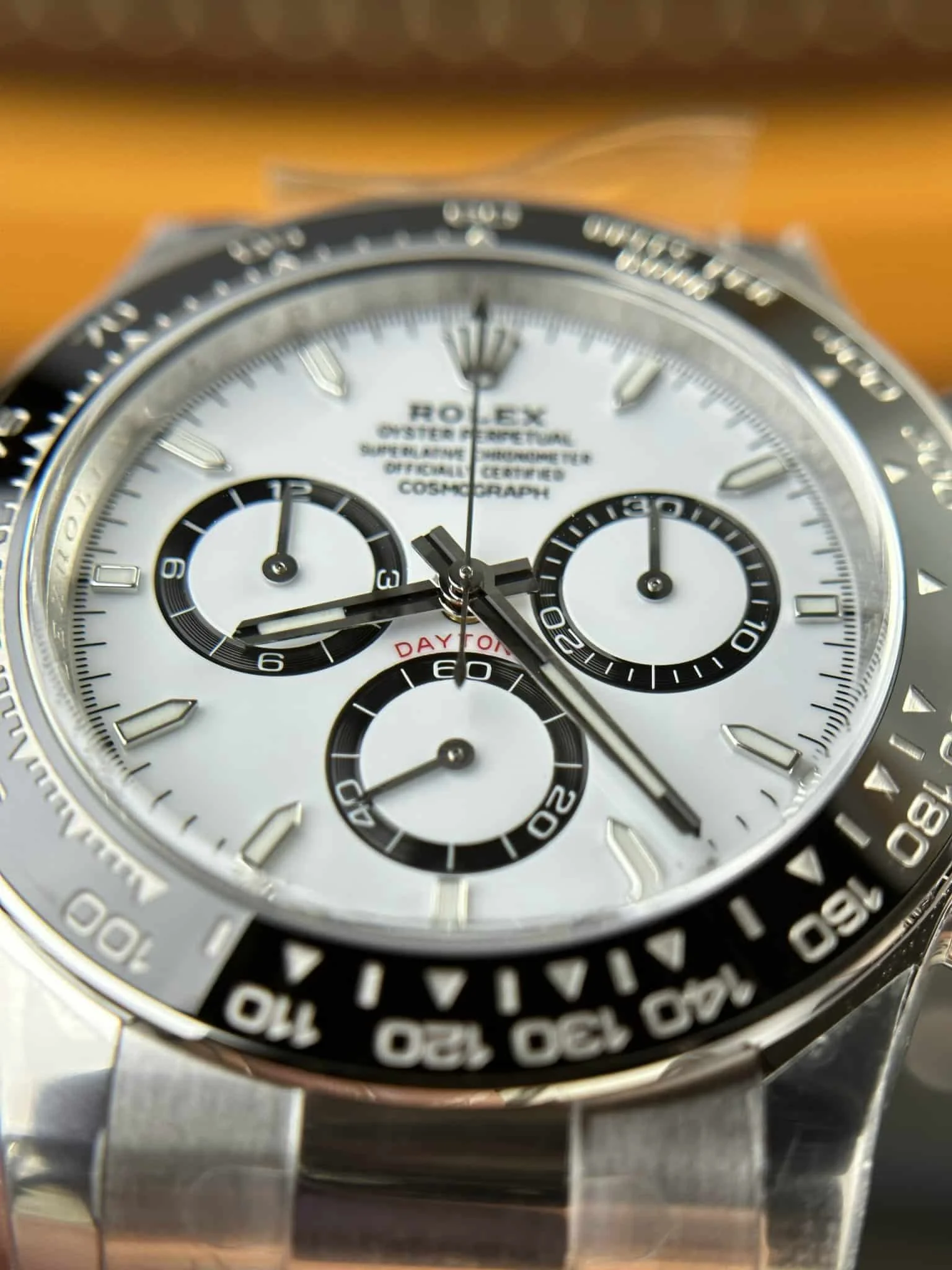 Rolex Daytona Super Clone 126500LN Panda am Handgelenk getragen