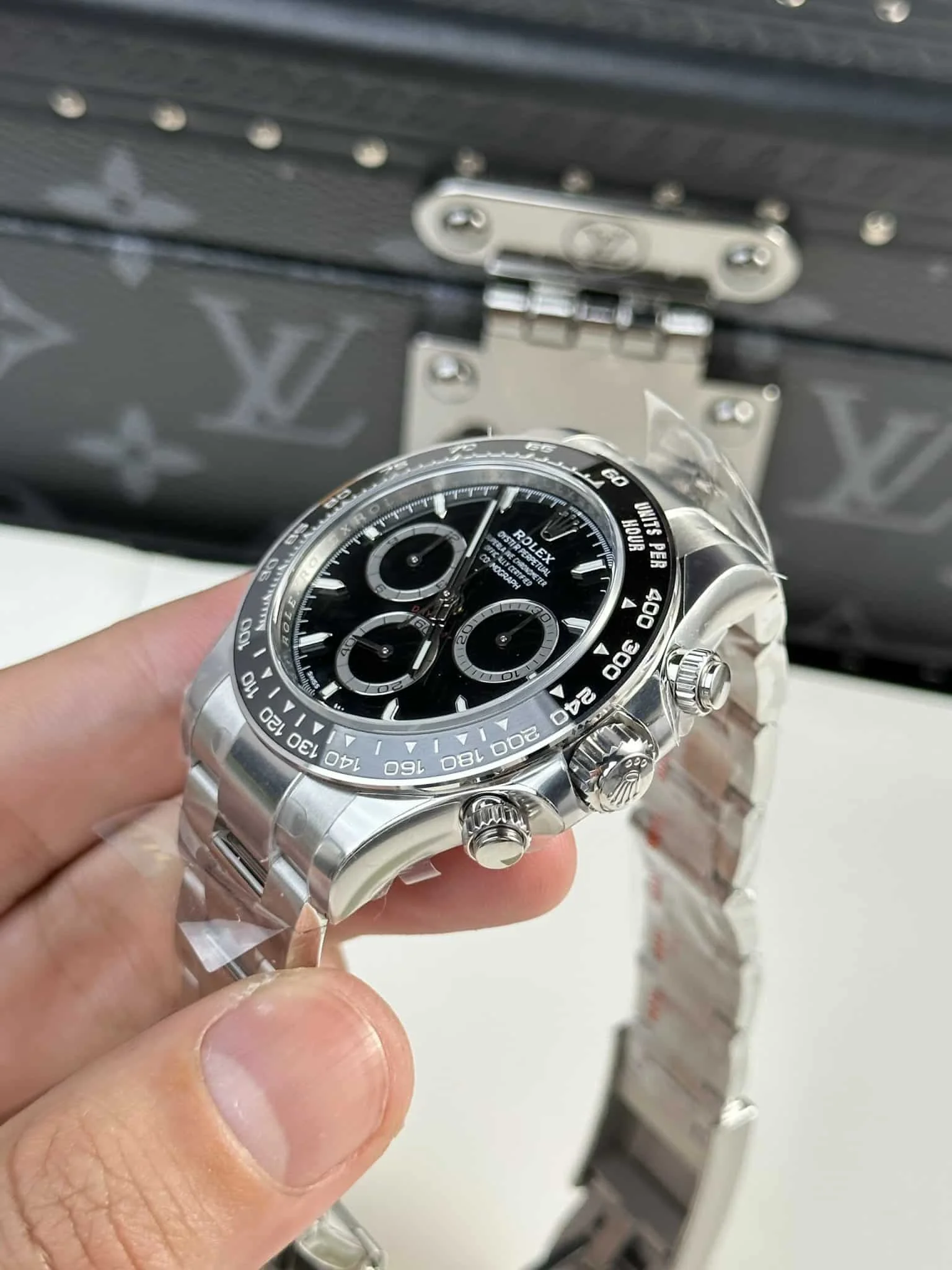 Rolex Daytona Super Clone 126500LN, Seitenansicht mit Krone und Chronographen-Drückern