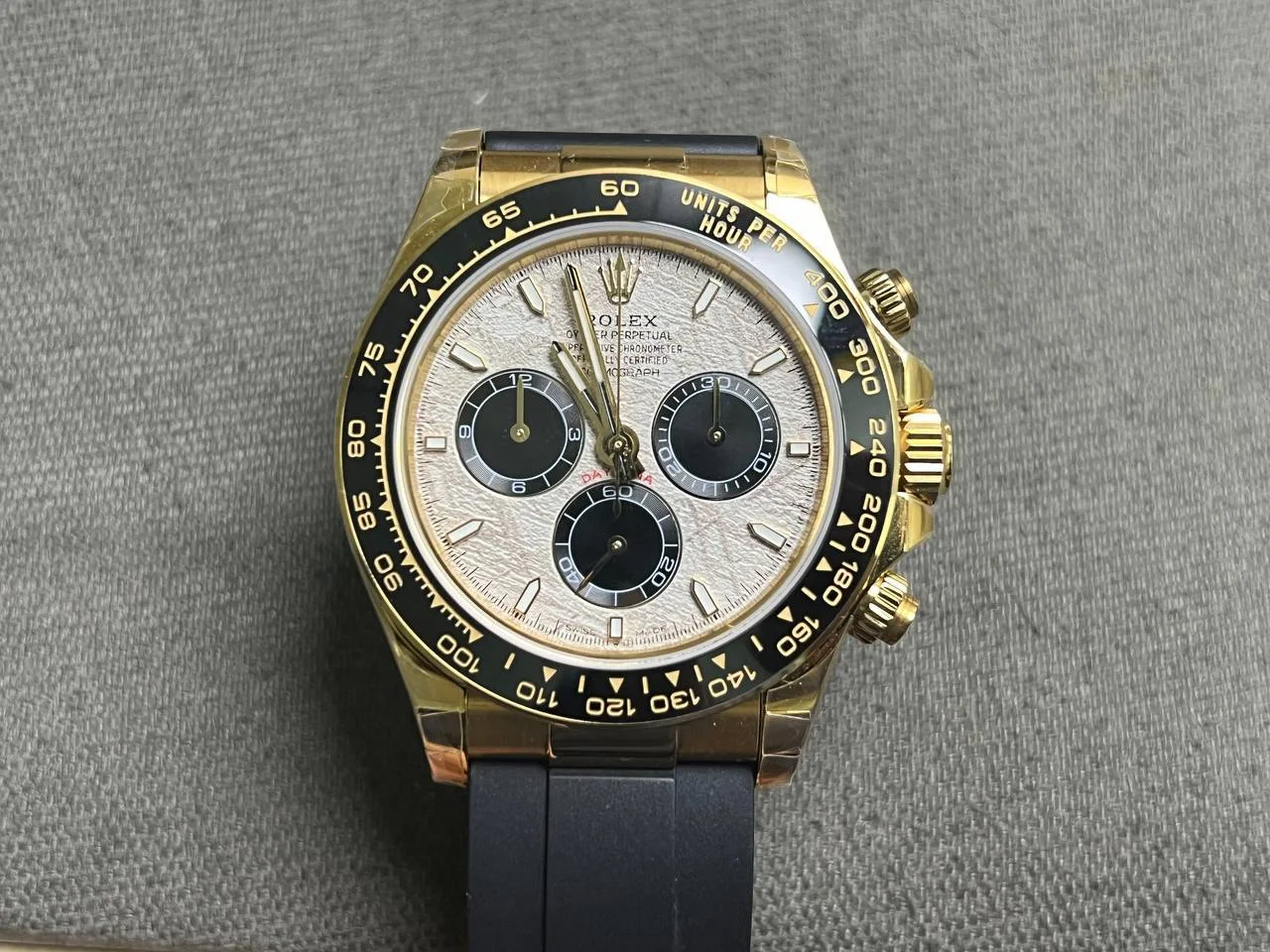 Rolex Daytona Super Clone 126518LN, Frontansicht in 18k Gelbgold
