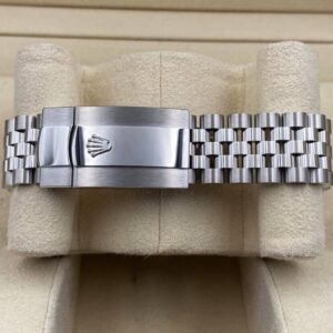 Rolex Datejust 41mm Rhodium Zifferblatt 126300 “Wimbledon” Jubilee Automatikuhr - Armband Detail