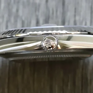 Rolex Datejust 41mm Rhodium Zifferblatt 126334 “Wimbledon” Flutted / Jubilee Automatikuhr - Krone und Luenette