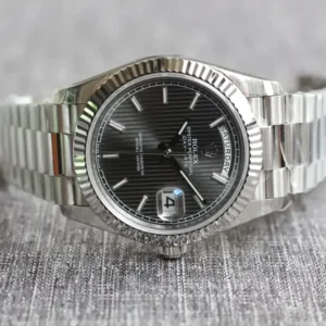 Rolex Day-Datum 126331 Stripe Dark Rhodium Zifferblatt Praesidentenuhr - Am Handgelenk