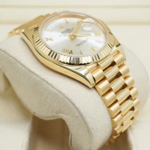 Rolex Day-Datum 40 mm Silber Zifferblatt 228238 Praesidentenuhr - Armband Detail