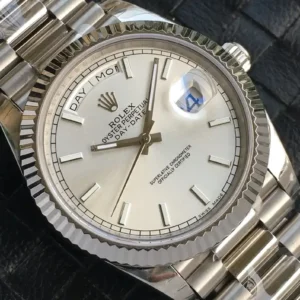 Rolex Day-Datum m228238 Silber Zifferblatt Geriffelt Luenette Praesidentenuhr - Armband Detail