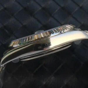 Rolex Day-Datum m228238 Silber Zifferblatt Geriffelt Luenette Praesidentenuhr - Rueckseite