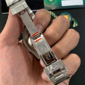 Rolex Submariner 41mm Schwarz Zifferblatt 126610LV “Starbucks” Taucheruhr - Armband Detail