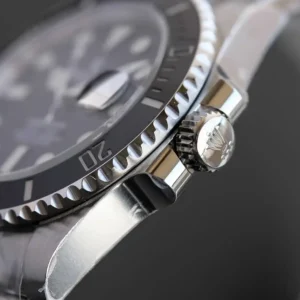 Rolex Submariner 126610LN Super - 41mm Schwarz Zifferblatt Taucheruhr - Krone und Luenette