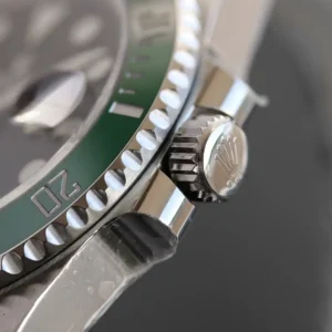 Rolex Submariner 41mm Zifferblatt Schwarz Gruen Luenette 126610 Taucheruhr - Am Handgelenk