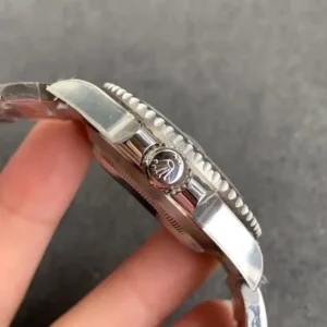 Rolex Submariner Blackwater Ghost 116610 Taucheruhr - Gehaeuse Ansicht