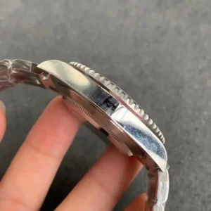 Rolex Submariner Blackwater Ghost 116610 Taucheruhr - Krone und Luenette